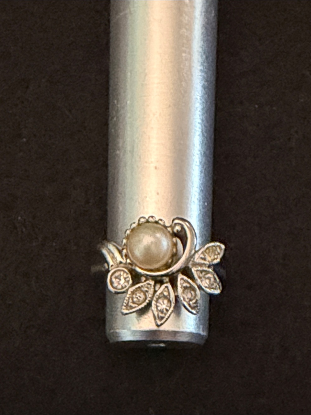 1975 AVON Fan Fare Ring - pearl and rhinestone Ring - size 4 - Picture 3 of 3